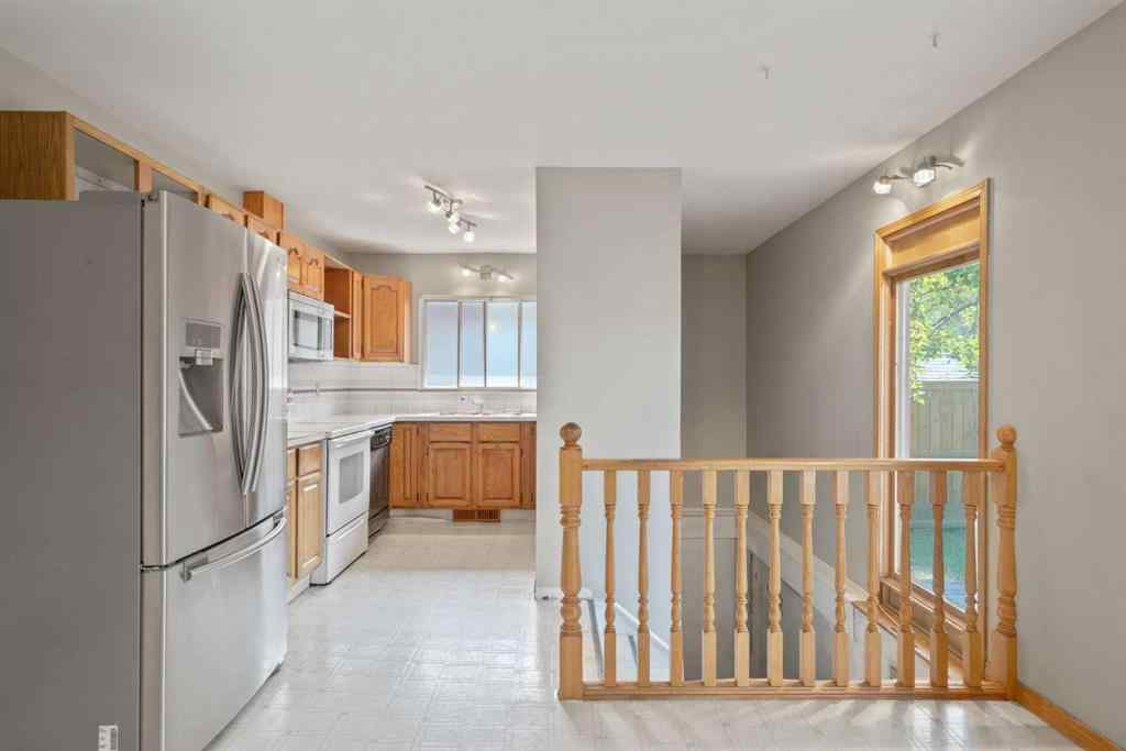 MLS® A2256911 - 34 Kendall Place SW in Kingsland Calgary, Residential