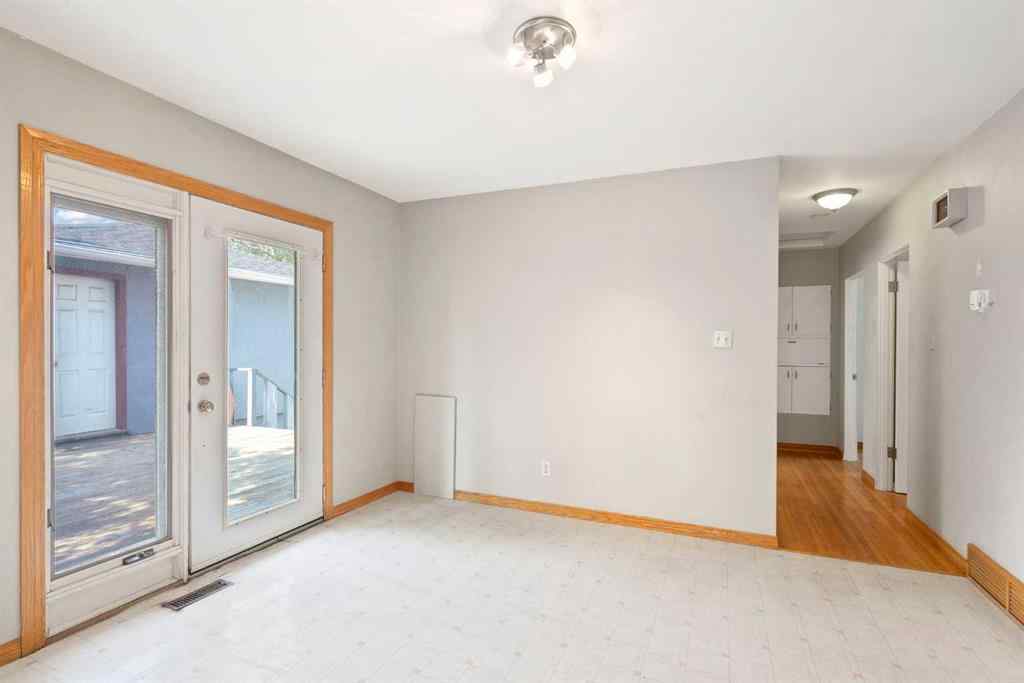 MLS® A2256911 - 34 Kendall Place SW in Kingsland Calgary, Residential