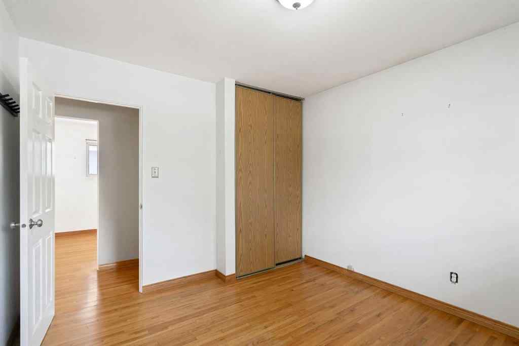 MLS® A2256911 - 34 Kendall Place SW in Kingsland Calgary, Residential
