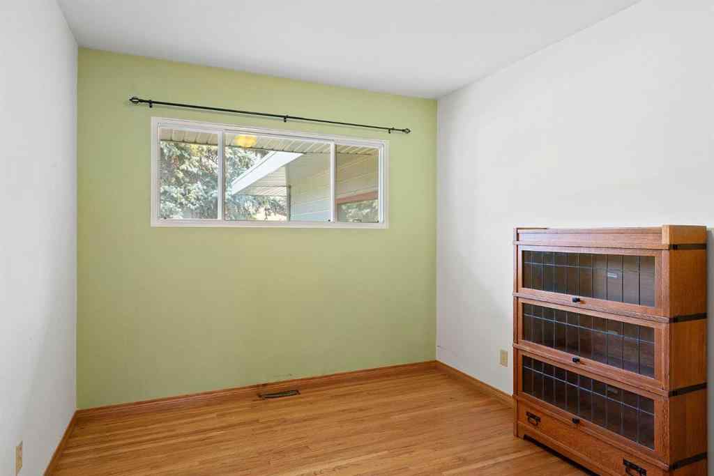 MLS® A2256911 - 34 Kendall Place SW in Kingsland Calgary, Residential