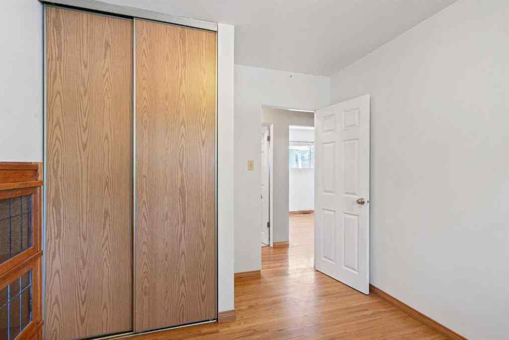 MLS® A2256911 - 34 Kendall Place SW in Kingsland Calgary, Residential