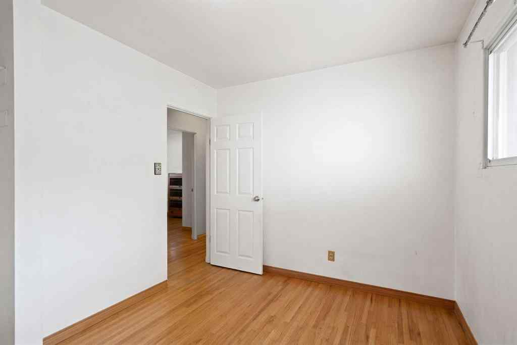 MLS® A2256911 - 34 Kendall Place SW in Kingsland Calgary, Residential