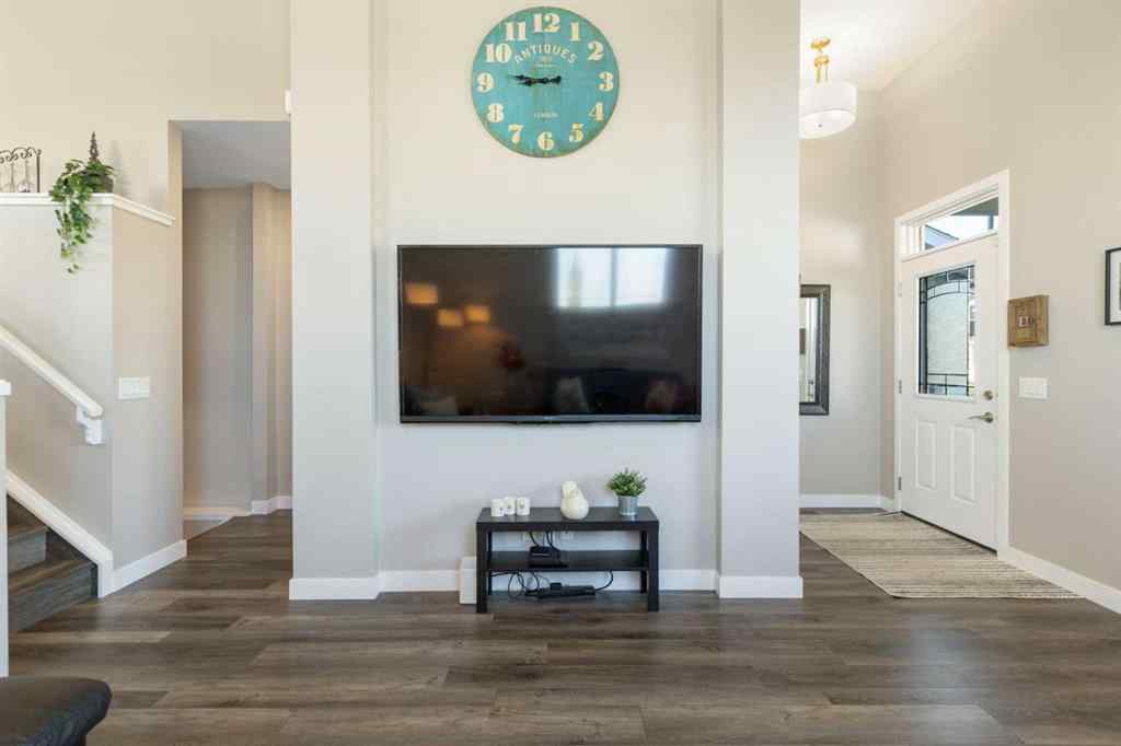 MLS® A2256933 - 272 Sundown Road  in Sunset Ridge Cochrane, Residential