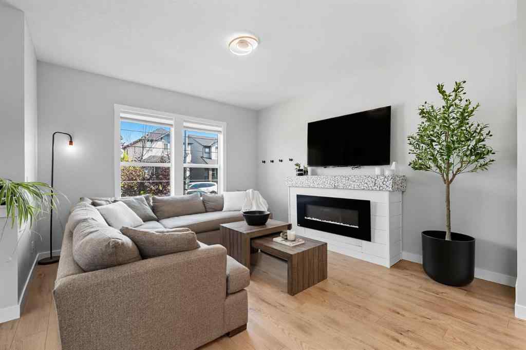 MLS® A2256936 - 443 Hillcrest Manor SW in Hillcrest Airdrie, Residential