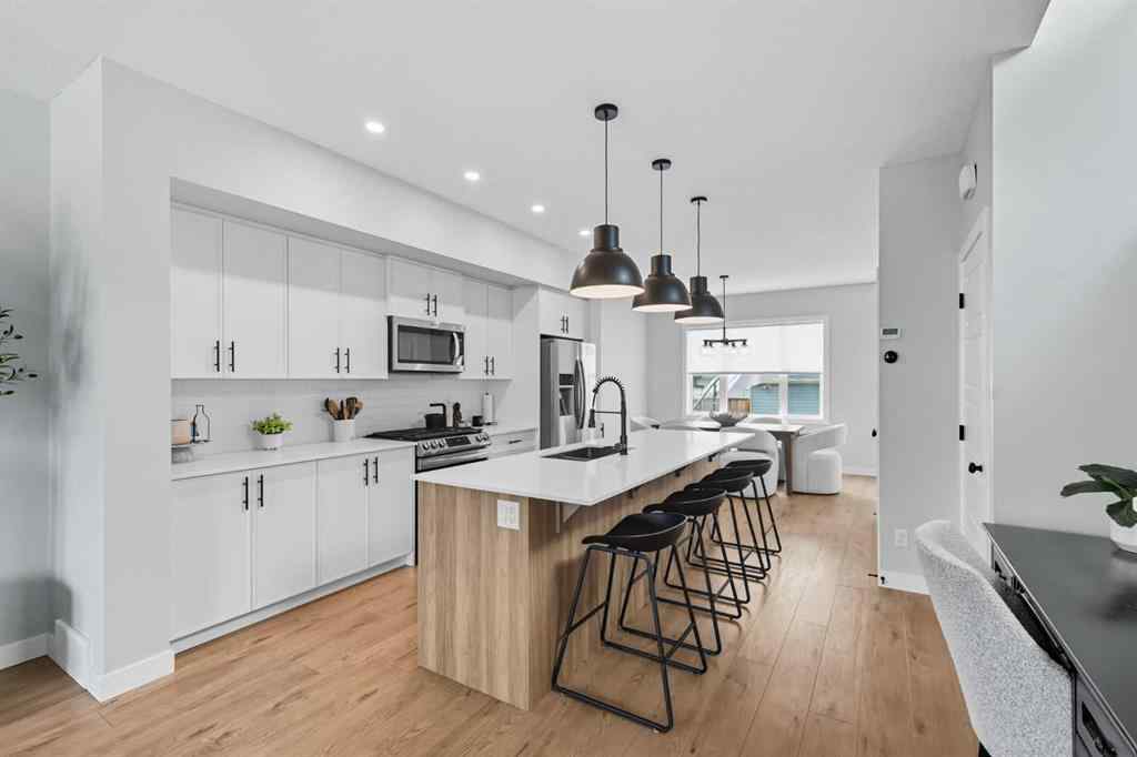 MLS® A2256936 - 443 Hillcrest Manor SW in Hillcrest Airdrie, Residential