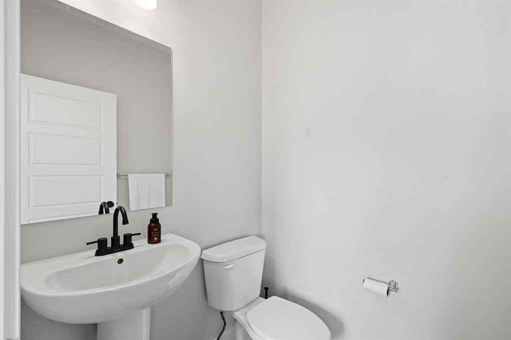 MLS® A2256936 - 443 Hillcrest Manor SW in Hillcrest Airdrie, Residential