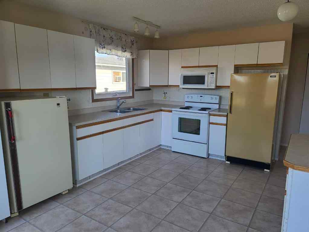 MLS® A2256939 - 411 4th Street  in NONE McLennan, Residential