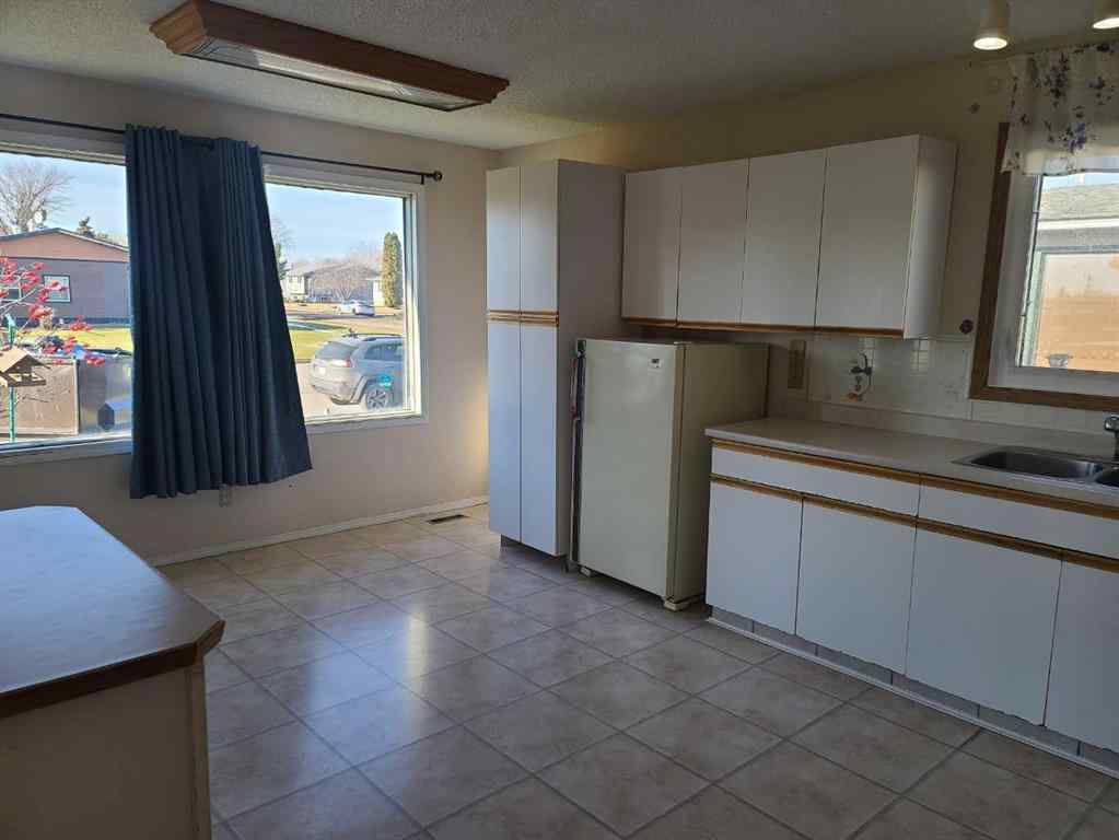 MLS® A2256939 - 411 4th Street  in NONE McLennan, Residential