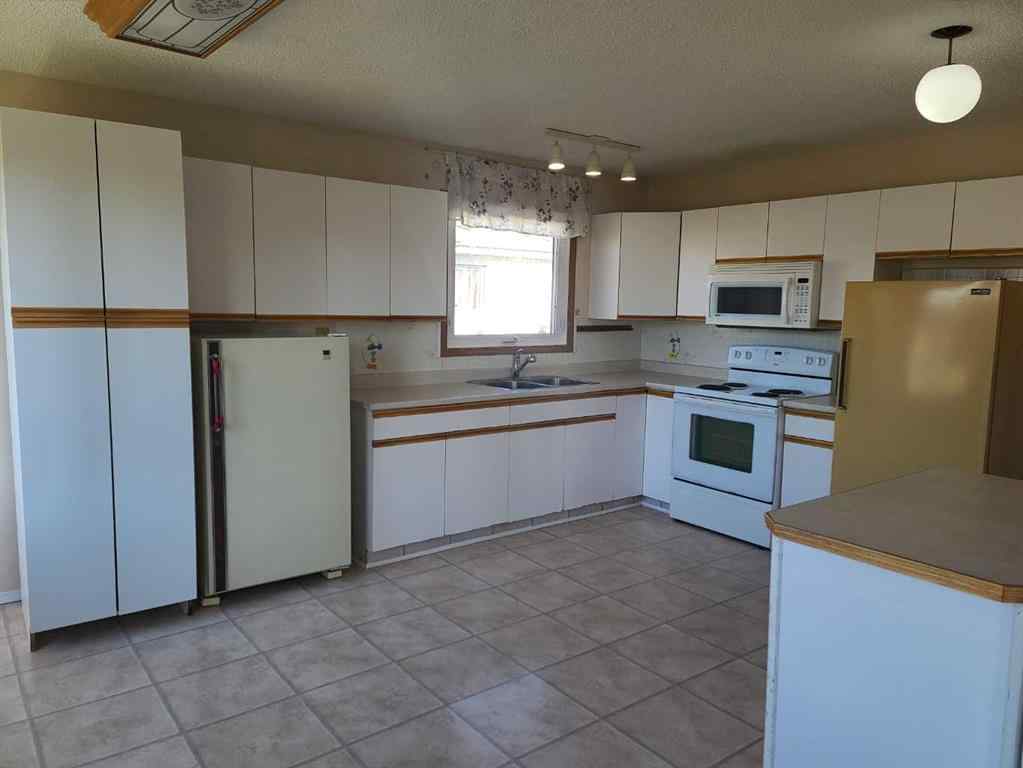 MLS® A2256939 - 411 4th Street  in NONE McLennan, Residential