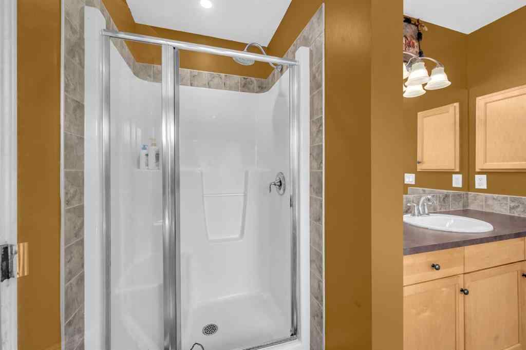 MLS® A2256968 - 2407 Kingsland View SE in Kings Heights Airdrie, Residential