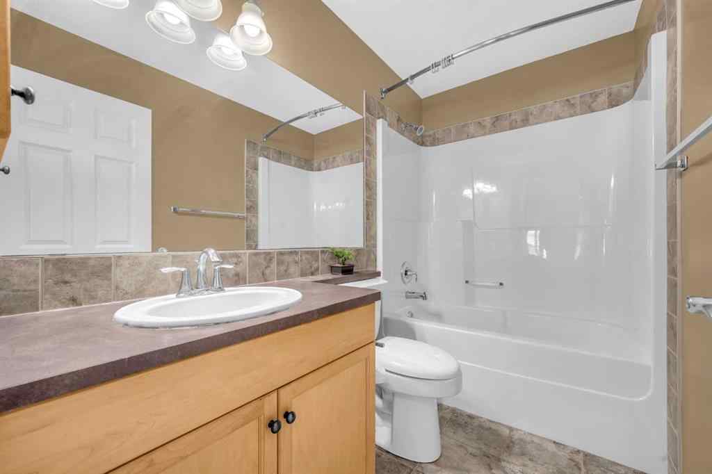 MLS® A2256968 - 2407 Kingsland View SE in Kings Heights Airdrie, Residential