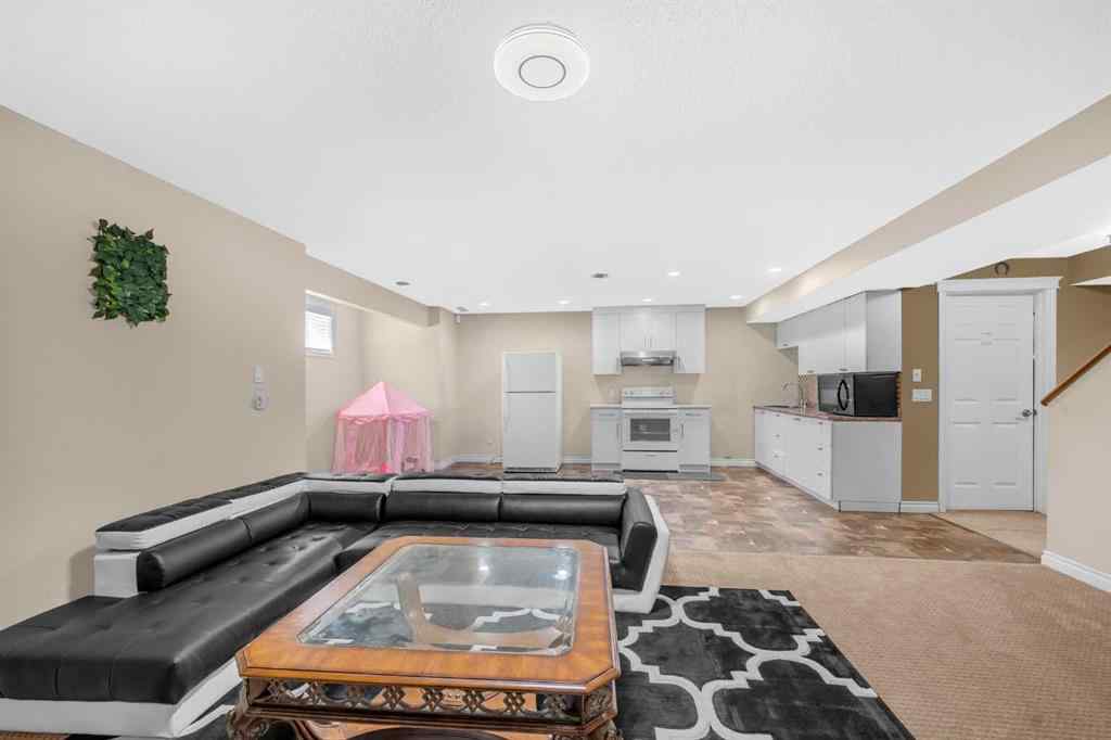 MLS® A2256968 - 2407 Kingsland View SE in Kings Heights Airdrie, Residential
