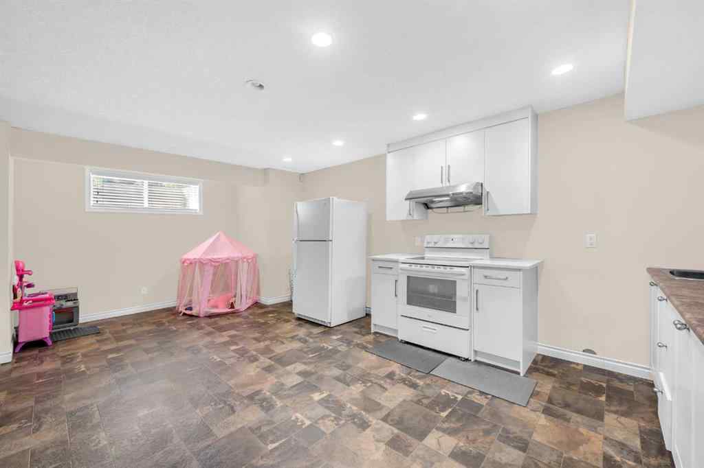 MLS® A2256968 - 2407 Kingsland View SE in Kings Heights Airdrie, Residential