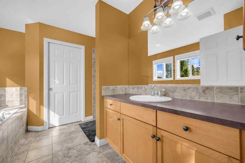 MLS® A2256968 - 2407 Kingsland View SE in Kings Heights Airdrie, Residential
