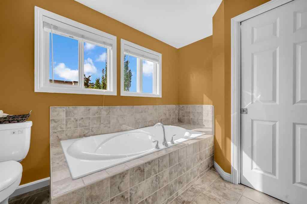 MLS® A2256968 - 2407 Kingsland View SE in Kings Heights Airdrie, Residential