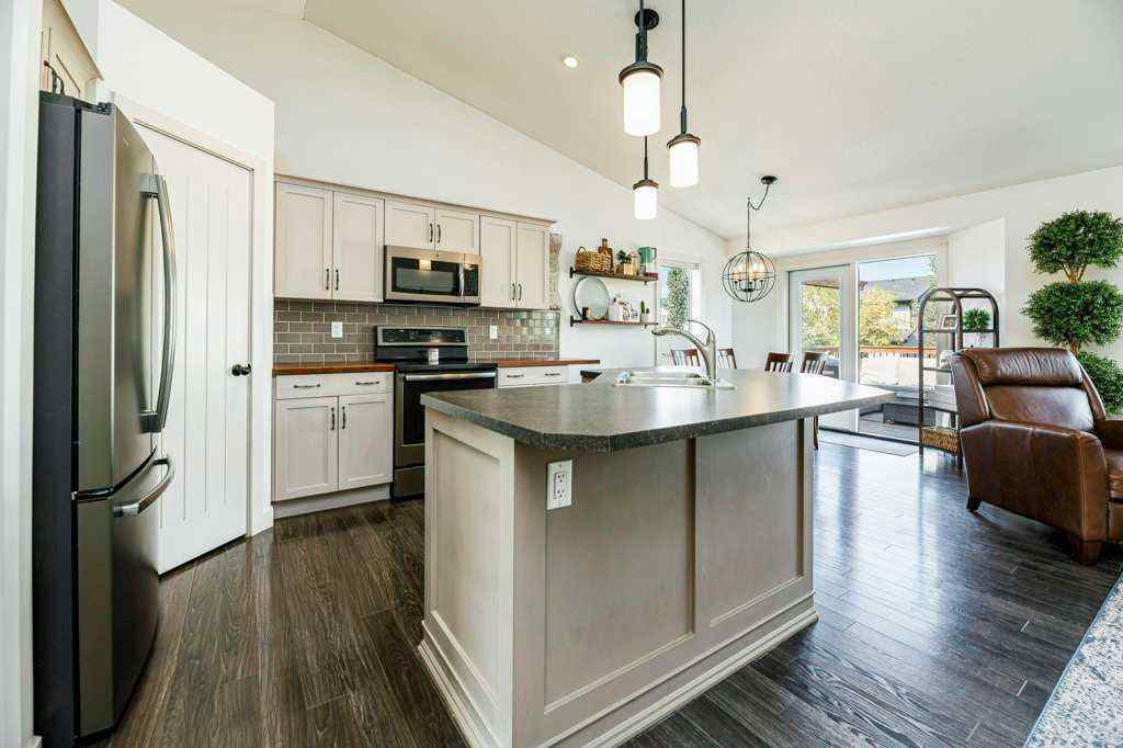 MLS® A2256971 - 38 Eastpointe Drive  in Panorama Estates Blackfalds, Residential
