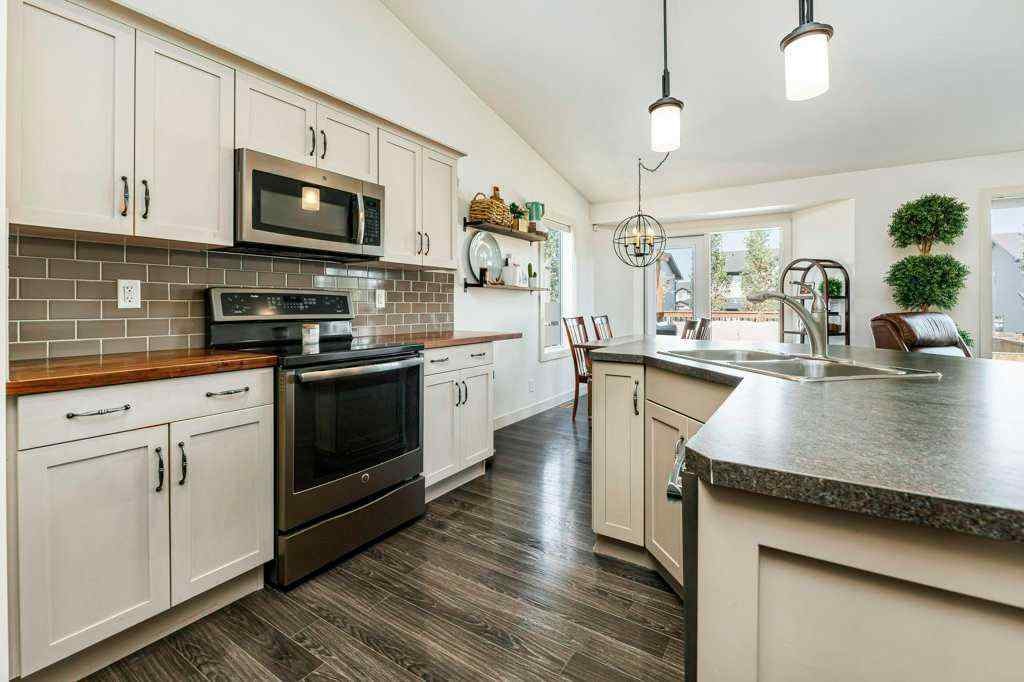 MLS® A2256971 - 38 Eastpointe Drive  in Panorama Estates Blackfalds, Residential