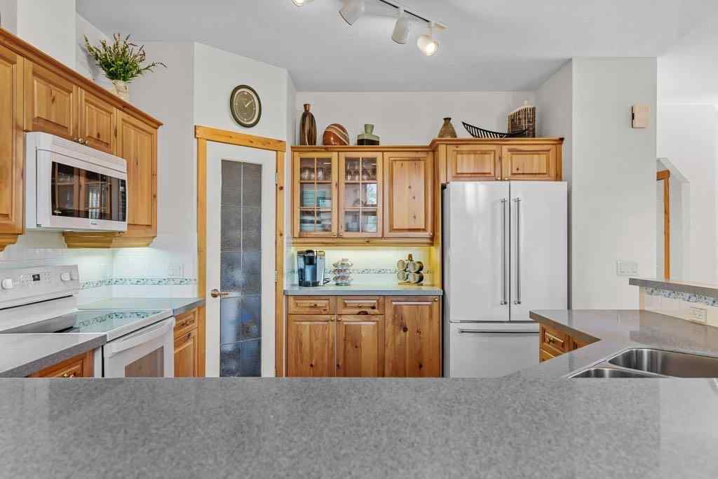 MLS® A2256978 - 18 Juniper Ridge  in Silvertip Canmore, Residential