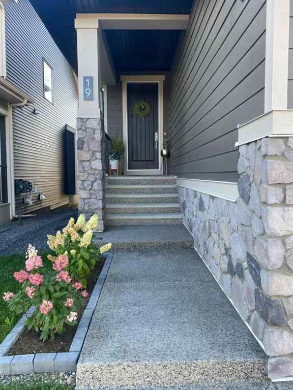 MLS® A2256982 - 19 Sundown Crescent  in Sunset Ridge Cochrane, Residential
