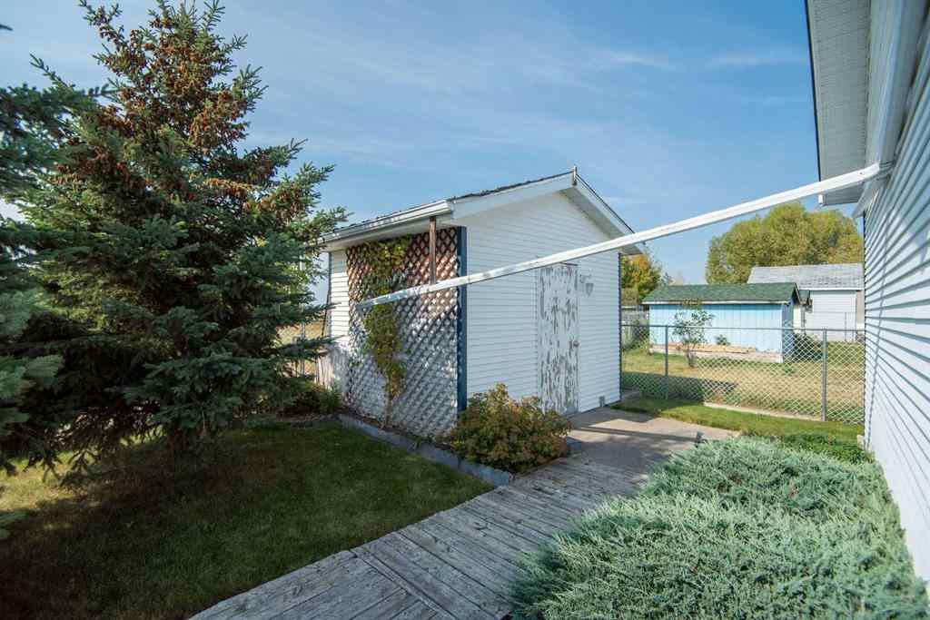 MLS® A2256984 - 5712 53 Street  in NONE Eckville, Residential