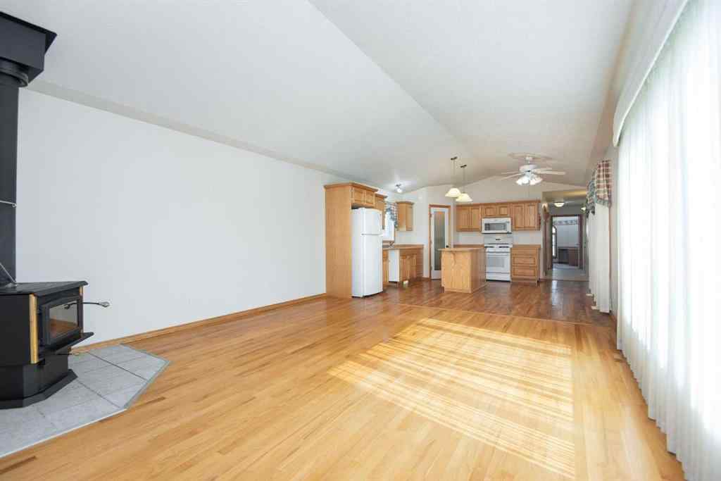 MLS® A2256984 - 5712 53 Street  in NONE Eckville, Residential