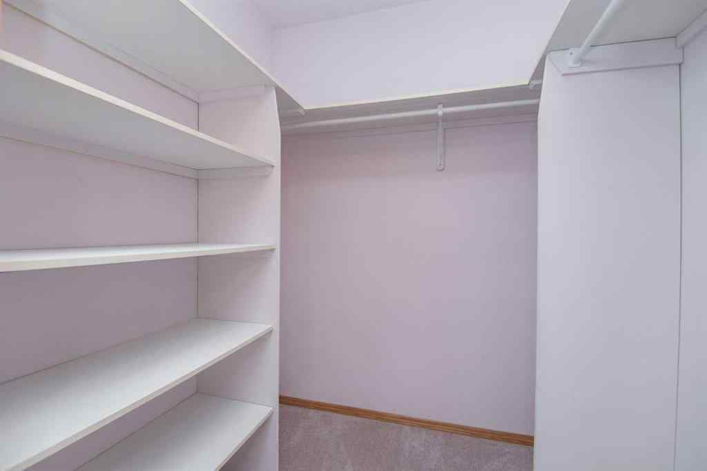 MLS® A2256984 - 5712 53 Street  in NONE Eckville, Residential