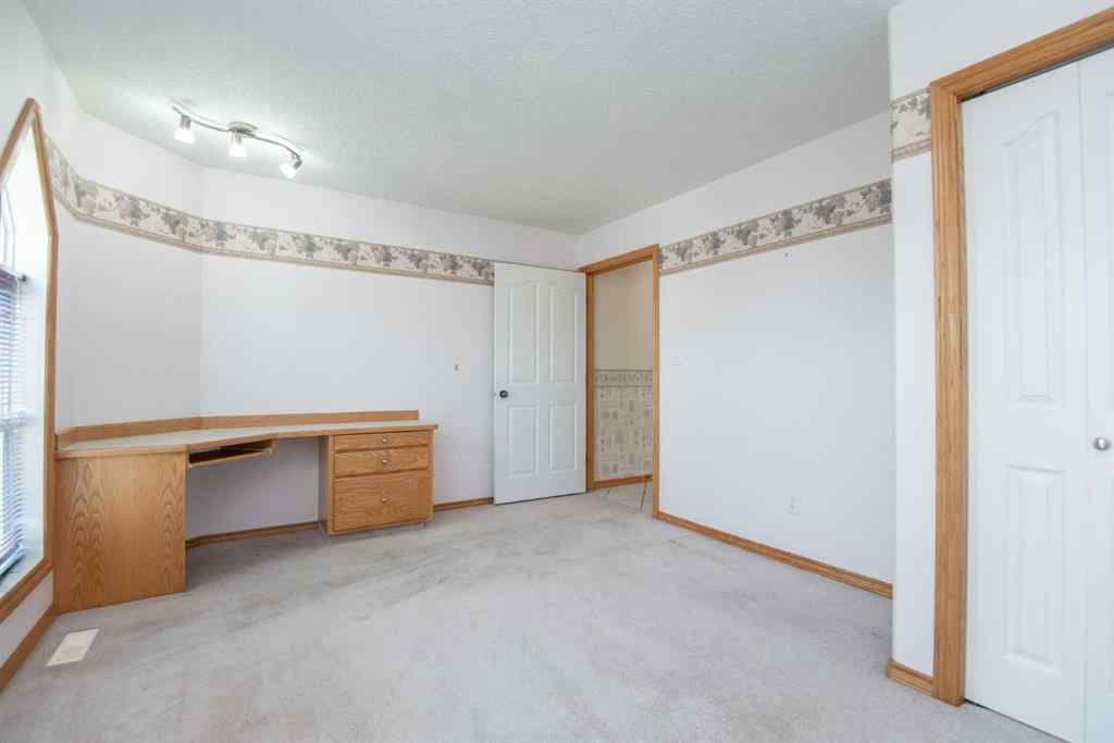 MLS® A2256984 - 5712 53 Street  in NONE Eckville, Residential