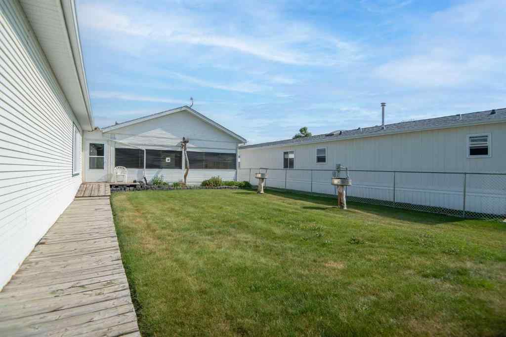 MLS® A2256984 - 5712 53 Street  in NONE Eckville, Residential