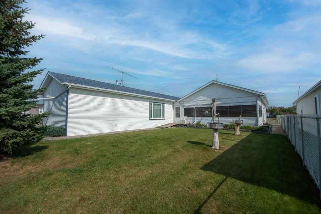 MLS® A2256984 - 5712 53 Street  in NONE Eckville, Residential