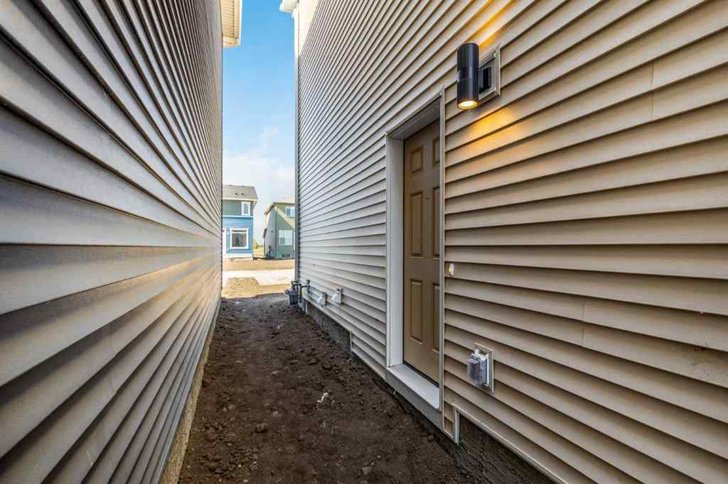 MLS® A2256988 - 449 Hotchkiss Drive SE in Hotchkiss Calgary, Residential