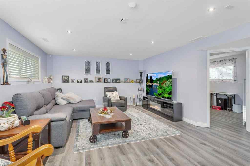 MLS® A2256992 - 5 Heritage Drive  in Hawkridge Estates Penhold, Residential