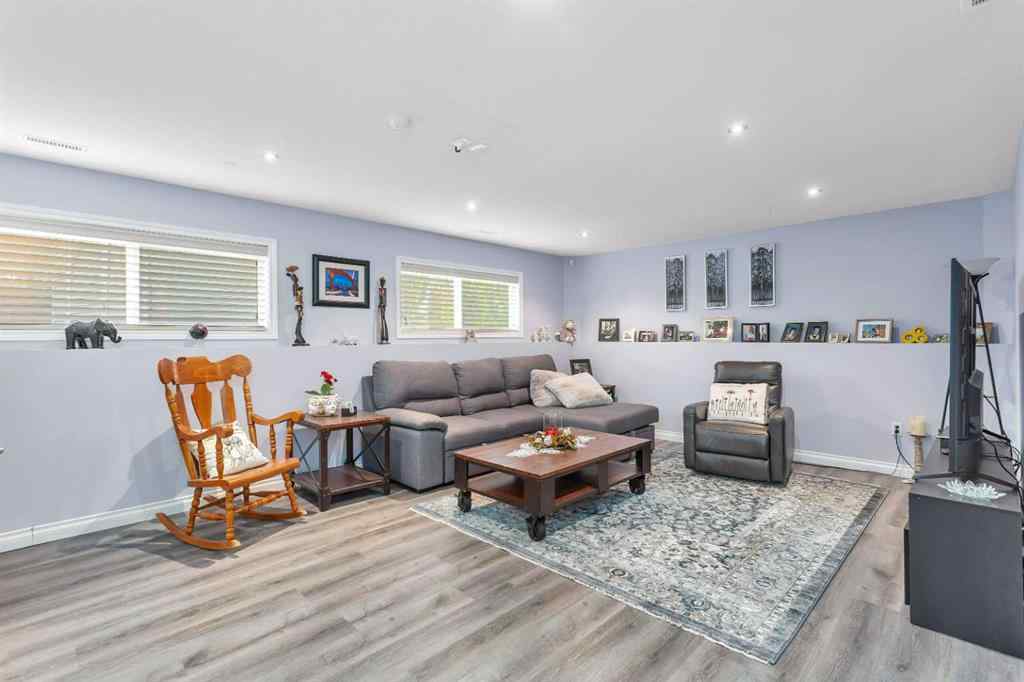MLS® A2256992 - 5 Heritage Drive  in Hawkridge Estates Penhold, Residential
