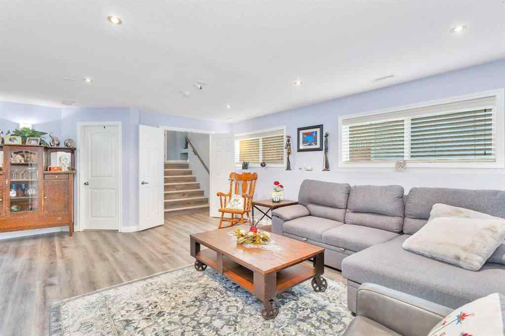 MLS® A2256992 - 5 Heritage Drive  in Hawkridge Estates Penhold, Residential