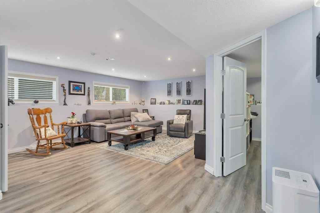 MLS® A2256992 - 5 Heritage Drive  in Hawkridge Estates Penhold, Residential