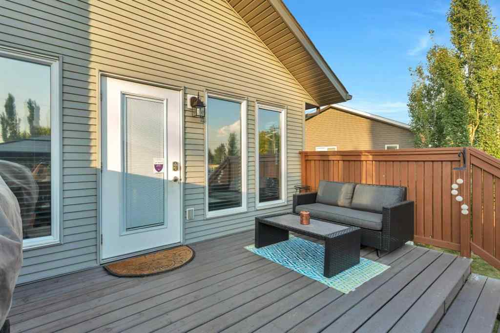 MLS® A2256992 - 5 Heritage Drive  in Hawkridge Estates Penhold, Residential