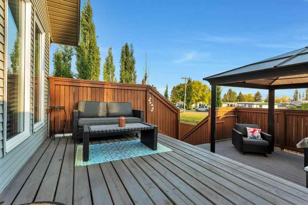 MLS® A2256992 - 5 Heritage Drive  in Hawkridge Estates Penhold, Residential