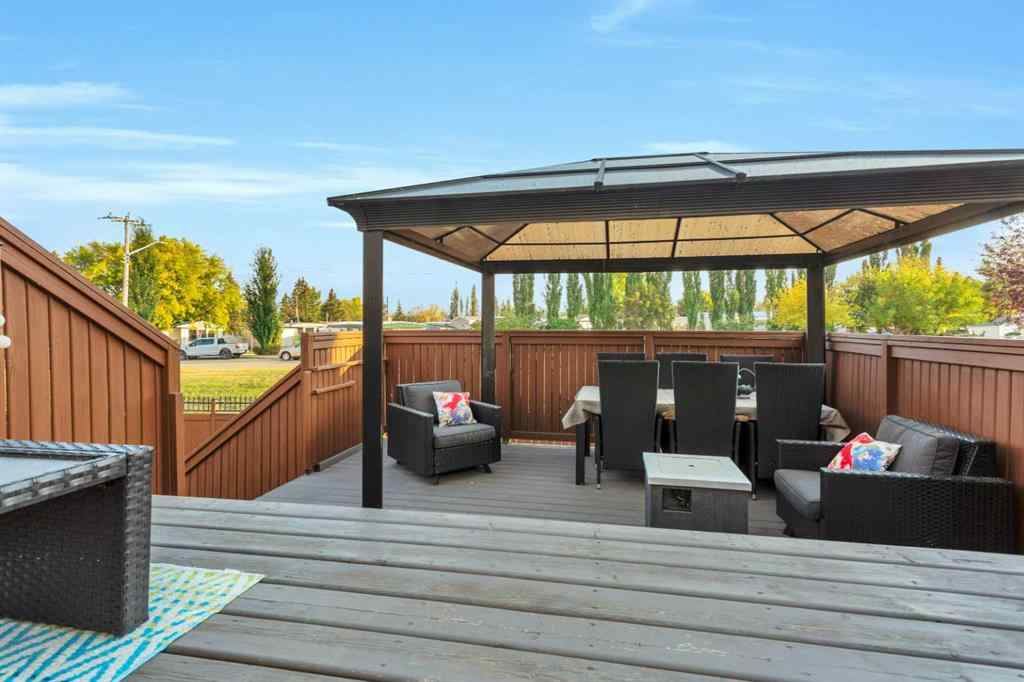 MLS® A2256992 - 5 Heritage Drive  in Hawkridge Estates Penhold, Residential