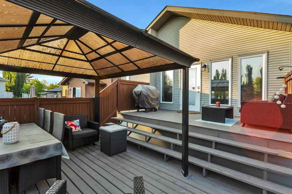 MLS® A2256992 - 5 Heritage Drive  in Hawkridge Estates Penhold, Residential