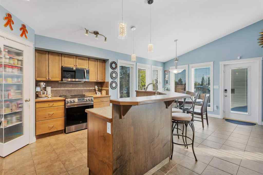 MLS® A2256992 - 5 Heritage Drive  in Hawkridge Estates Penhold, Residential
