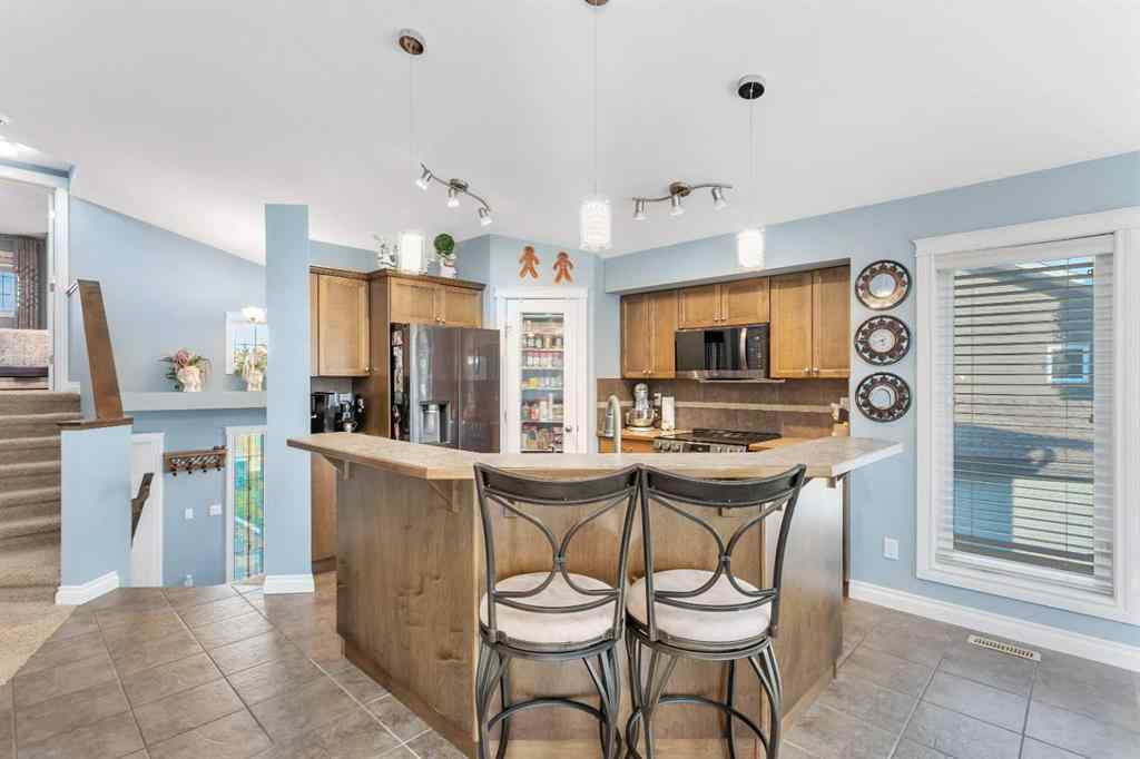 MLS® A2256992 - 5 Heritage Drive  in Hawkridge Estates Penhold, Residential