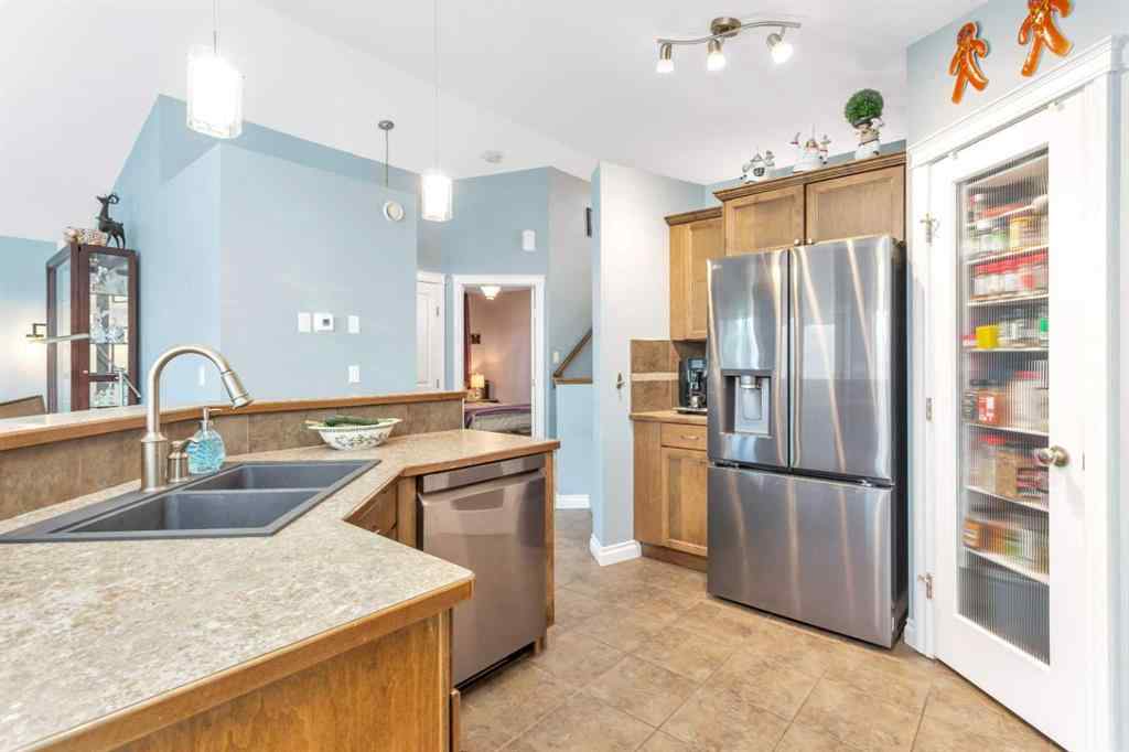 MLS® A2256992 - 5 Heritage Drive  in Hawkridge Estates Penhold, Residential