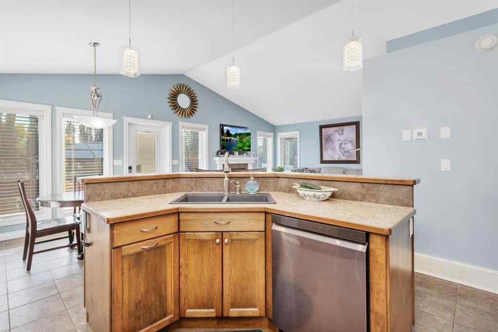 MLS® A2256992 - 5 Heritage Drive  in Hawkridge Estates Penhold, Residential