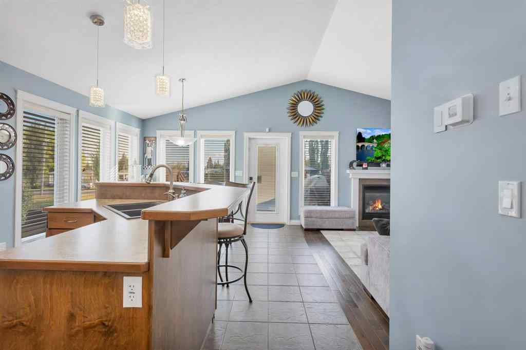 MLS® A2256992 - 5 Heritage Drive  in Hawkridge Estates Penhold, Residential