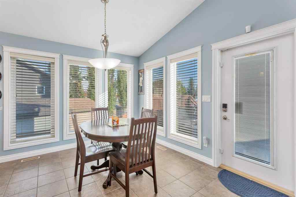 MLS® A2256992 - 5 Heritage Drive  in Hawkridge Estates Penhold, Residential