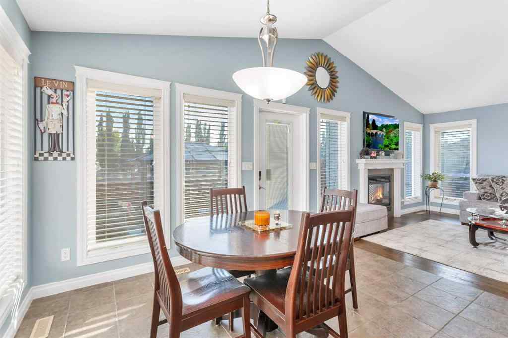 MLS® A2256992 - 5 Heritage Drive  in Hawkridge Estates Penhold, Residential