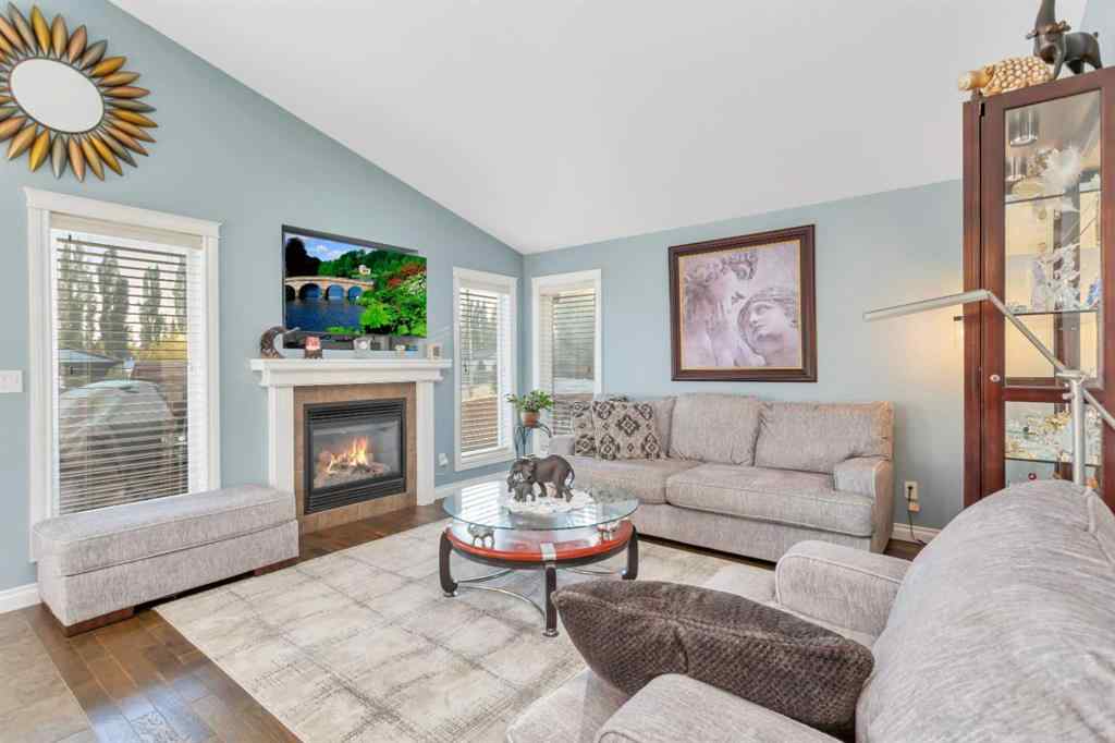 MLS® A2256992 - 5 Heritage Drive  in Hawkridge Estates Penhold, Residential