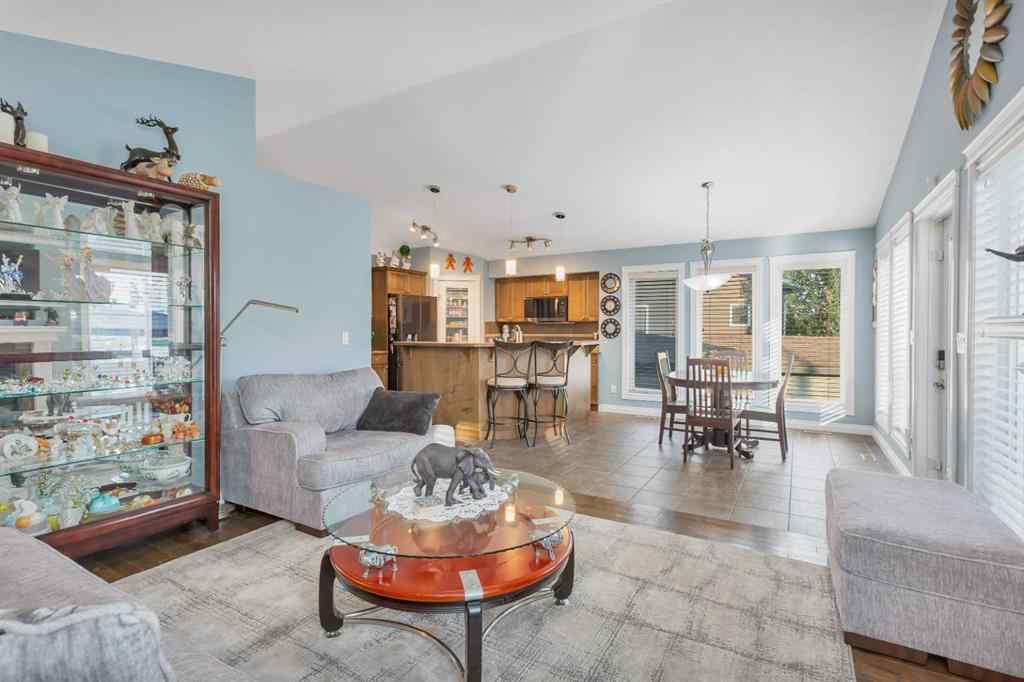 MLS® A2256992 - 5 Heritage Drive  in Hawkridge Estates Penhold, Residential