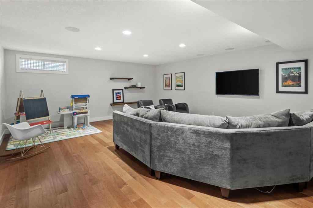 MLS® A2256995 - 4702 21 Street SW in Garrison Woods Calgary, Residential