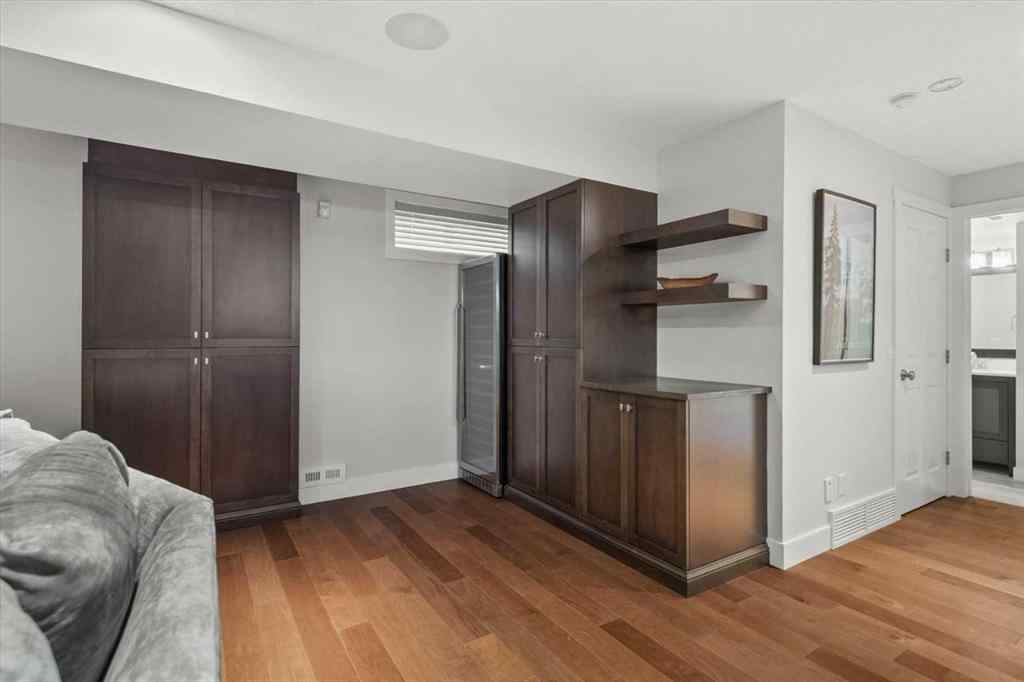 MLS® A2256995 - 4702 21 Street SW in Garrison Woods Calgary, Residential