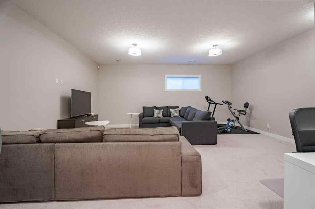 MLS® A2257023 - 2212 5 Avenue NW in West Hillhurst Calgary, Residential
